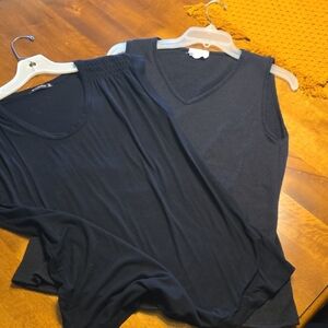 Black Sleeveless Women's Tops